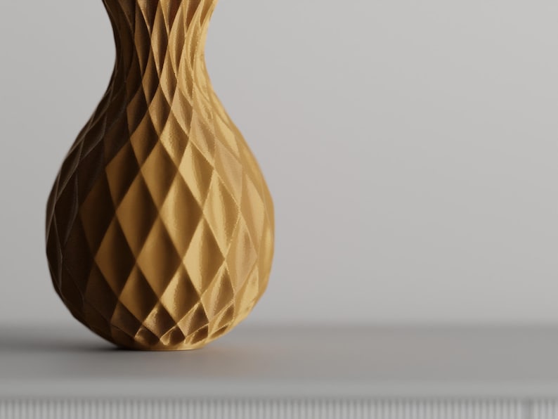 Elegante diamantfacettierte 3D-gedruckte Vase mit schmaler Öffnung