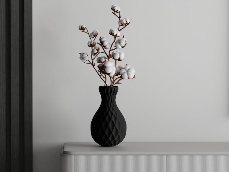 Elegante diamantfacettierte 3D-gedruckte Vase mit schmaler Öffnung