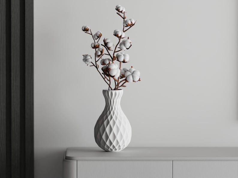 Elegante diamantfacettierte 3D-gedruckte Vase mit schmaler Öffnung