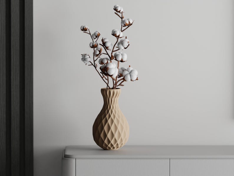 Elegante diamantfacettierte 3D-gedruckte Vase mit schmaler Öffnung