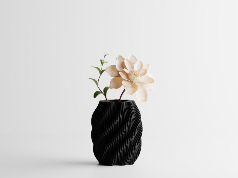 Moderne, dynamisch rotierende 3D-gedruckte Wasserwellenvase