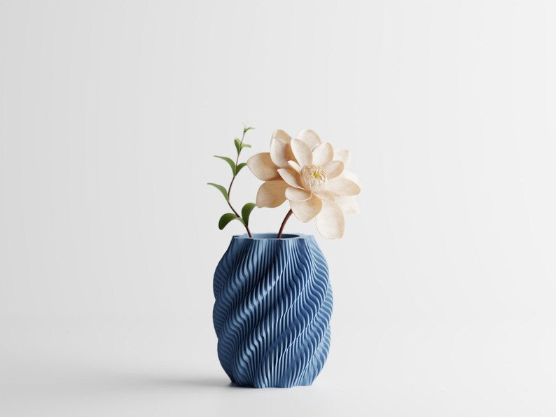 Moderne, dynamisch rotierende 3D-gedruckte Wasserwellenvase